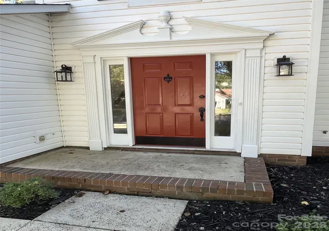 Photo 2 of Single family home for sale at 5326 Groveton Ct, Charlotte, NC 28269 | MLS# 4434439 | Listing updated on 2026-10-20