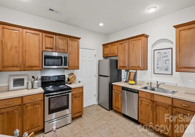 Listing Photo 5 - Condo for sale in building located at 3250 Margellina Dr, Charlotte, NC 28210