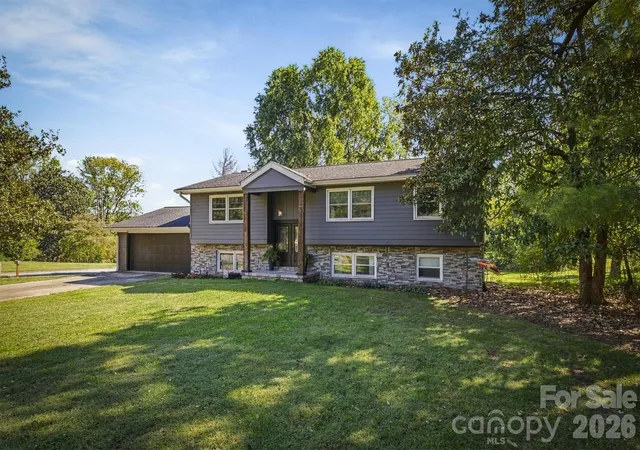 Photo 1 of Single family home for sale at 108 Inglewood Dr, Morganton, NC 28655 | MLS# 4434450 | Listing updated on 2026-10-23