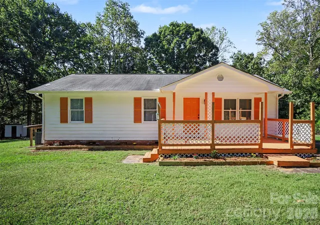 Photo 2 of Sale Pending at 1369 C E Stewart Rd, Clover, SC 29710 | MLS# 4434467 | Listing updated on 2026-10-22