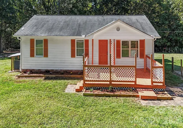 Photo 4 of Sale Pending at 1369 C E Stewart Rd, Clover, SC 29710 | MLS# 4434467 | Listing updated on 2026-10-22