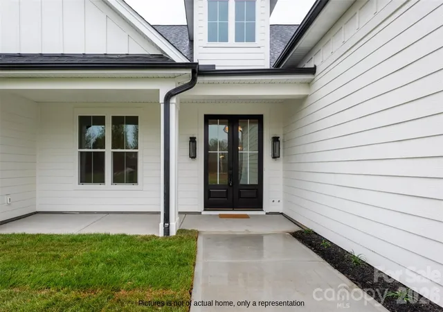 Photo 2 of Single family home for sale at 104 Hickory Hl Rd, Mooresville, NC 28117 | MLS# 4434468 | Listing updated on 2026-10-19
