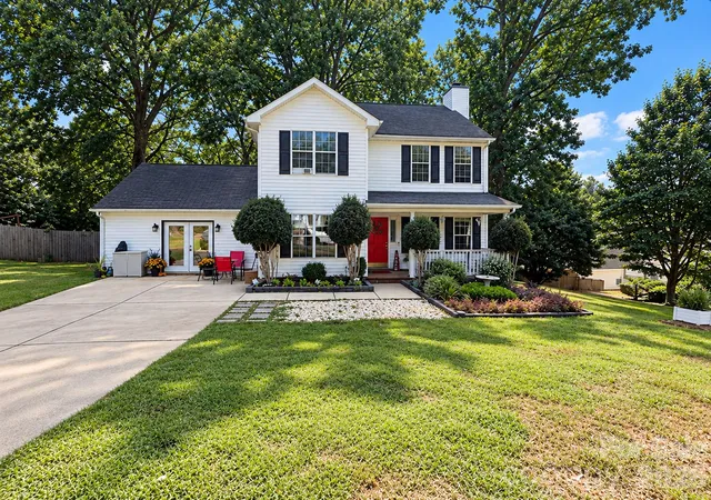 Photo 1 of Sale Pending at 129 Shade Tree Cir, Fort Mill, SC 29715 | MLS# 4434473 | Listing updated on 2026-10-24