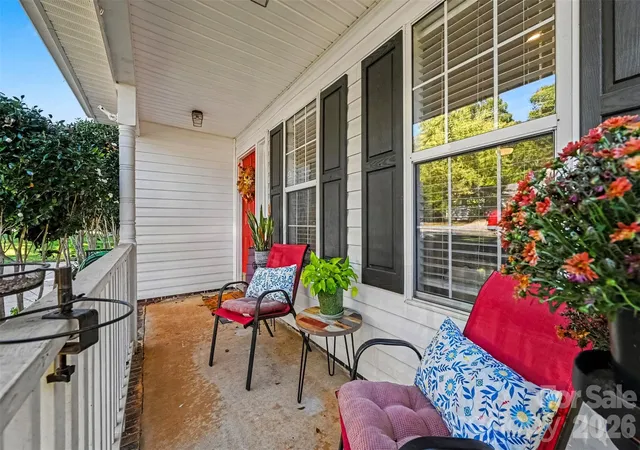 Photo 4 of Sale Pending at 129 Shade Tree Cir, Fort Mill, SC 29715 | MLS# 4434473 | Listing updated on 2026-10-24