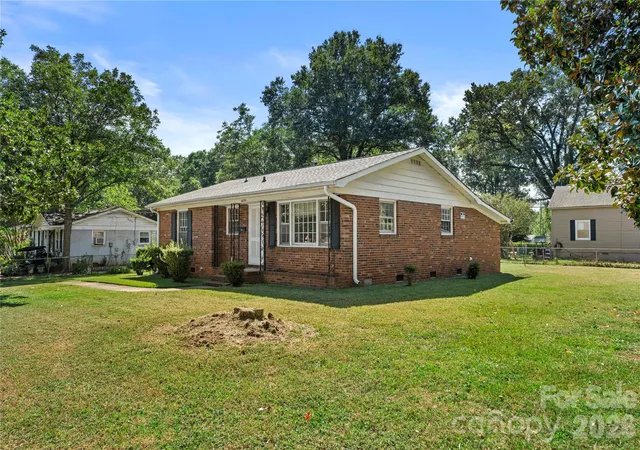 Photo 2 of Single family home for sale at 4235 Brookway Dr, Charlotte, NC 28208 | MLS# 4434492 | Listing updated on 2026-10-17