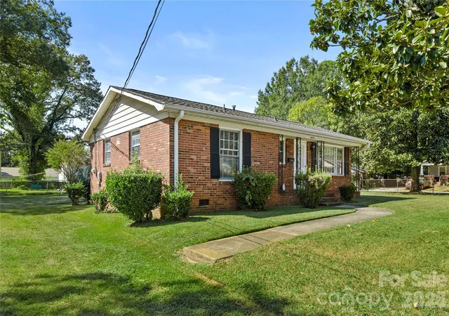 Photo 3 of Single family home for sale at 4235 Brookway Dr, Charlotte, NC 28208 | MLS# 4434492 | Listing updated on 2026-10-17