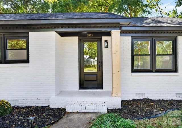 Photo 1 of Single family home for sale at 3921 Havenwood Rd, Charlotte, NC 28205 | MLS# 4434494 | Listing updated on 2026-10-27
