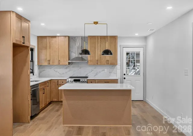 Photo 4 of Single family home for sale at 3921 Havenwood Rd, Charlotte, NC 28205 | MLS# 4434494 | Listing updated on 2026-10-27