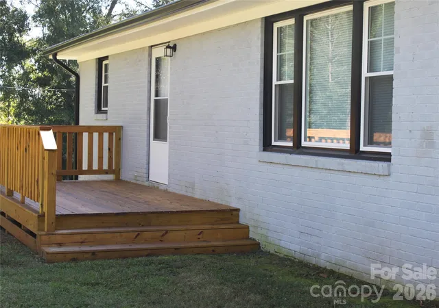 Photo 1 of Single family home for sale at 194 Crescent Dr, Forest City, NC 28043 | MLS# 4434498 | Listing updated on 2026-10-28