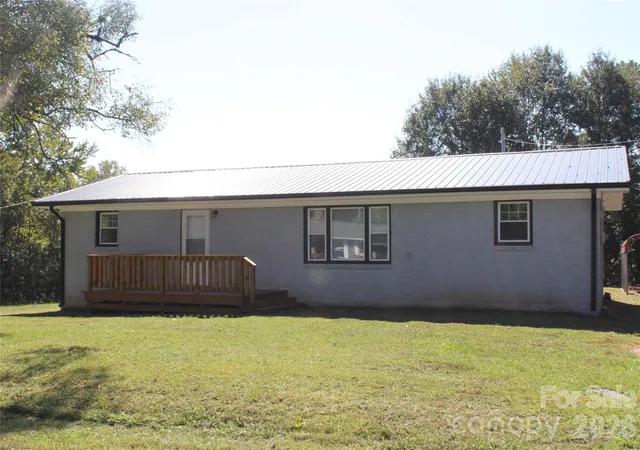 Photo 2 of Single family home for sale at 194 Crescent Dr, Forest City, NC 28043 | MLS# 4434498 | Listing updated on 2026-10-28