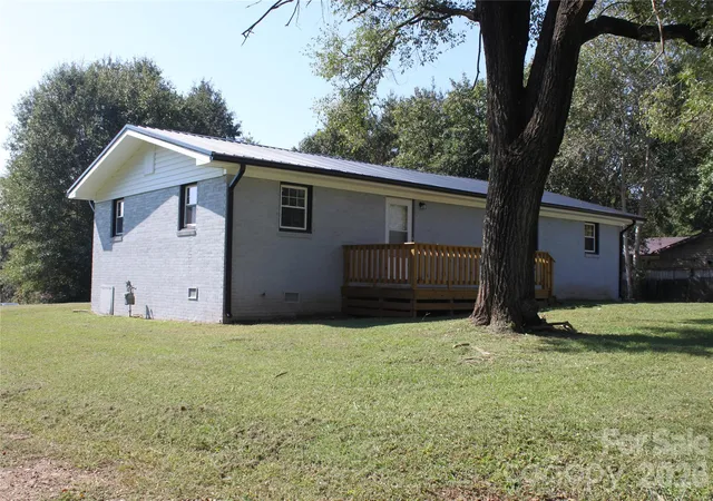 Photo 3 of Single family home for sale at 194 Crescent Dr, Forest City, NC 28043 | MLS# 4434498 | Listing updated on 2026-10-28