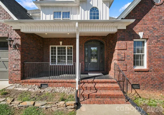 Photo 4 of Single family home for sale at 1216 Fox Chase Dr, Newton, NC 28658 | MLS# 4434501 | Listing updated on 2026-10-19