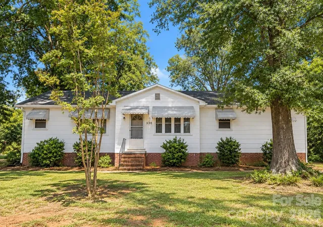 Photo 1 of Single family home for sale at 330 Holly Ave, Salisbury, NC 28147 | MLS# 4434506 | Listing updated on 2026-10-15