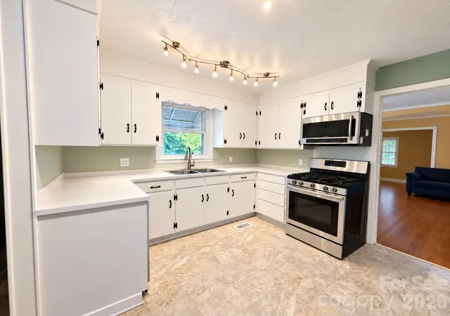 Photo 2 of Single family home for sale at 330 Holly Ave, Salisbury, NC 28147 | MLS# 4434506 | Listing updated on 2026-10-15