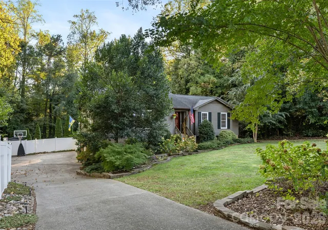 Photo 3 of Sale Pending at 1118 Ford Dr, Lowell, NC 28098 | MLS# 4434513 | Listing updated on 2026-10-21