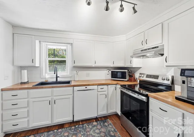 Photo 3 of Single family home for sale at 5 Mos Way, Candler, NC 28715 | MLS# 4434514 | Listing updated on 2026-10-17
