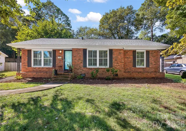 Photo 2 of Single family home for sale at 5908 Brookhaven Rd, Charlotte, NC 28210 | MLS# 4434517 | Listing updated on 2026-10-29