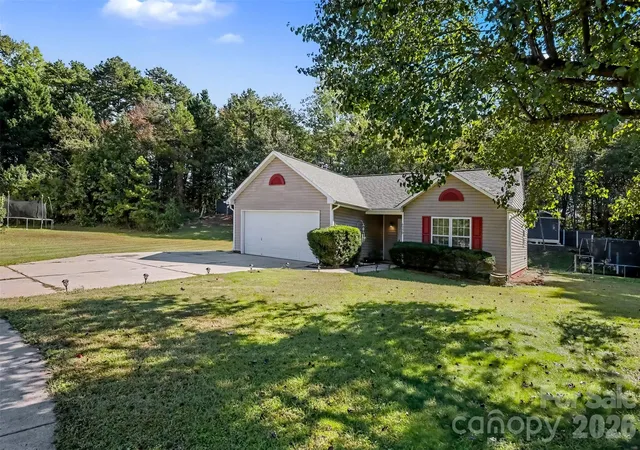Photo 3 of Single family home for sale at 6950 Silver Garden Ln, Charlotte, NC 28216 | MLS# 4434533 | Listing updated on 2026-10-25