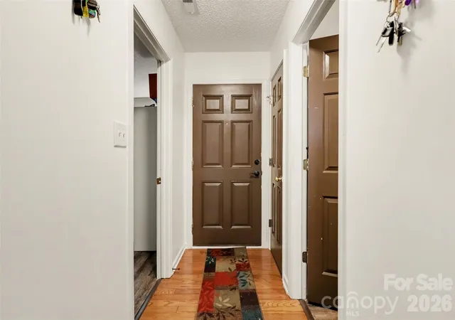 Photo 4 of Single family home for sale at 6950 Silver Garden Ln, Charlotte, NC 28216 | MLS# 4434533 | Listing updated on 2026-10-25