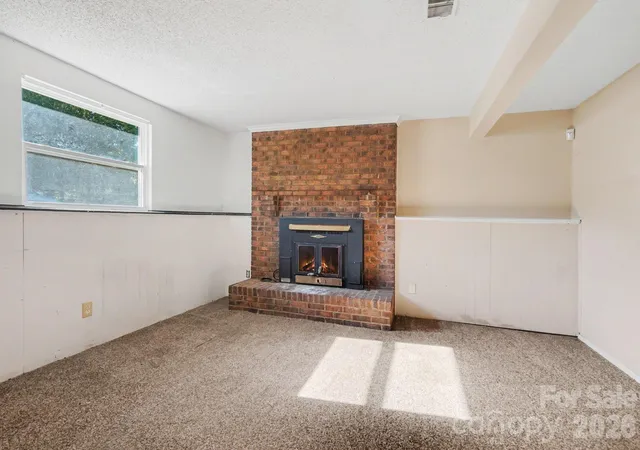 Photo 2 of Single family home for sale at 1010 Glenfiddich Dr, Charlotte, NC 28215 | MLS# 4434541 | Listing updated on 2026-10-21