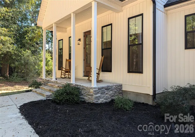 Photo 3 of Single family home for sale at 127 Westerwood Dr, Rock Hill, SC 29732 | MLS# 4434546 | Listing updated on 2026-10-15