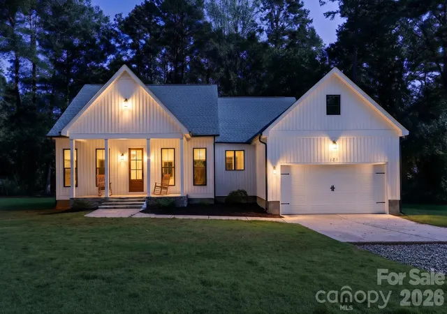 Photo 2 of Single family home for sale at 127 Westerwood Dr, Rock Hill, SC 29732 | MLS# 4434546 | Listing updated on 2026-10-15