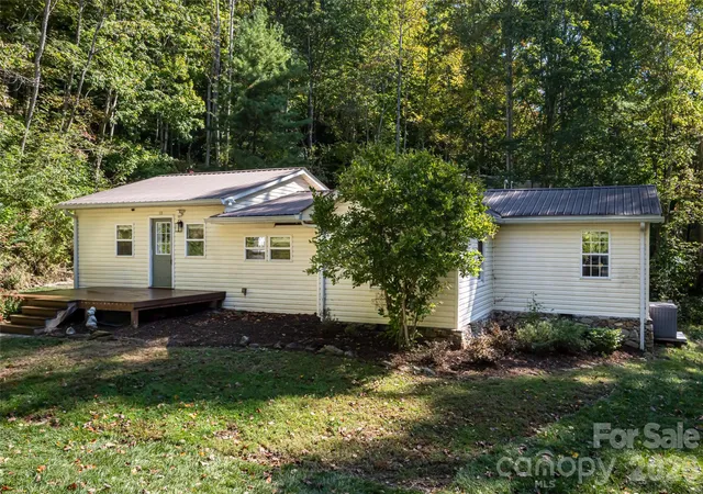 Photo 1 of Single family home for sale at 89 Sayles Town Rd, Fairview, NC 28730 | MLS# 4434567 | Listing updated on 2026-10-25