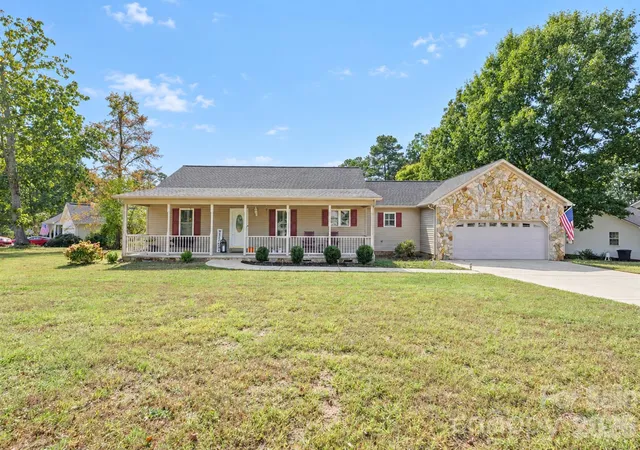 Photo 1 of Single family home for sale at 1459 Angela Ct, Lincolnton, NC 28092 | MLS# 4434587 | Listing updated on 2026-10-20