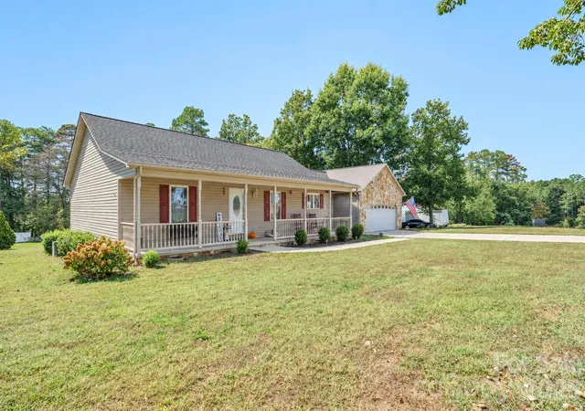 Photo 2 of Single family home for sale at 1459 Angela Ct, Lincolnton, NC 28092 | MLS# 4434587 | Listing updated on 2026-10-20