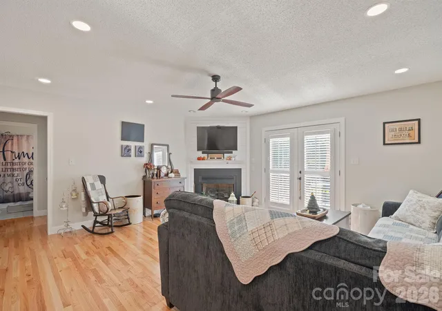 Photo 4 of Single family home for sale at 1459 Angela Ct, Lincolnton, NC 28092 | MLS# 4434587 | Listing updated on 2026-10-20