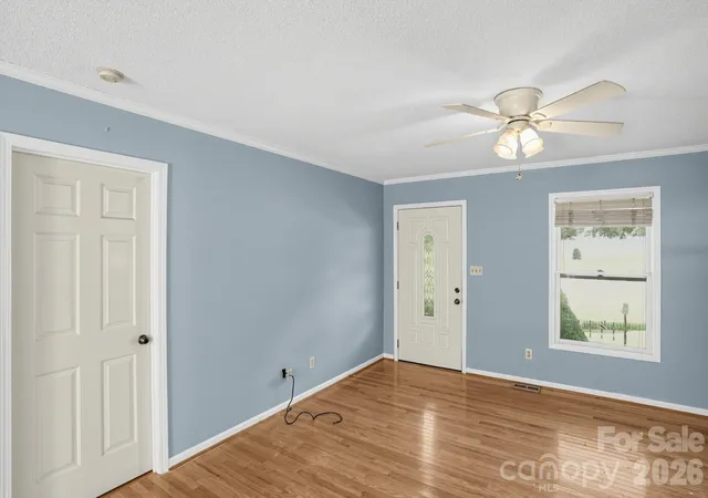 Photo 2 of Single family home for sale at 3033 26th Street Ln, Hickory, NC 28601 | MLS# 4434603 | Listing updated on 2026-10-20