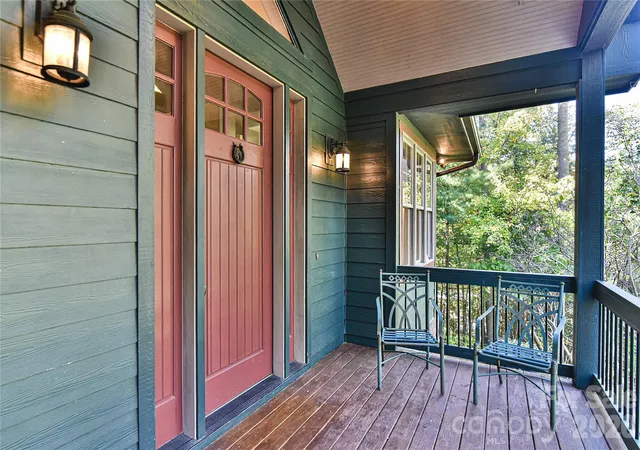 Photo 2 of Single family home for sale at 39 Oak Holw Dr, Asheville, NC 28805 | MLS# 4434607 | Listing updated on 2026-10-27