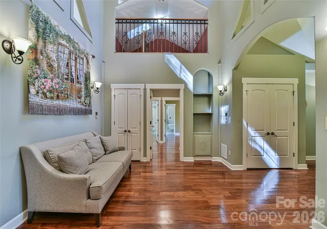 Photo 3 of Single family home for sale at 39 Oak Holw Dr, Asheville, NC 28805 | MLS# 4434607 | Listing updated on 2026-10-27