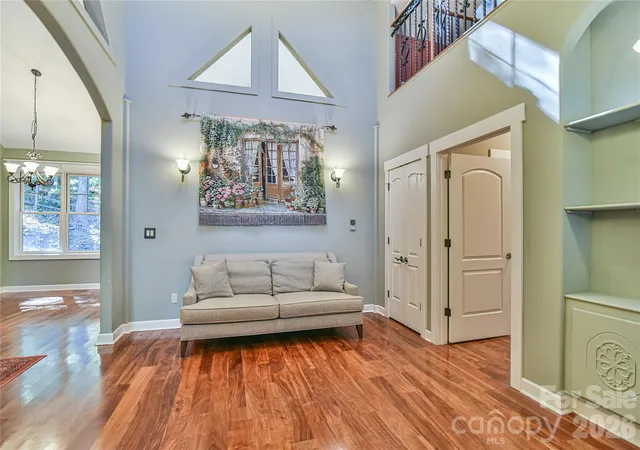 Photo 4 of Single family home for sale at 39 Oak Holw Dr, Asheville, NC 28805 | MLS# 4434607 | Listing updated on 2026-10-27