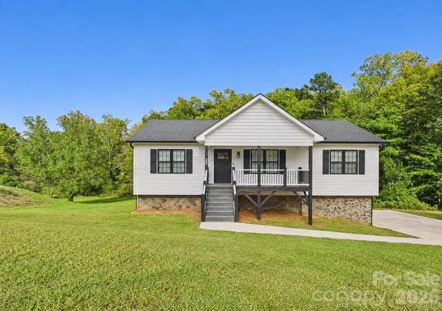 Photo 1 of Single family home for sale at 180 29th Avenue Pl NW, Hickory, NC 28601 | MLS# 4434610 | Listing updated on 2026-10-17