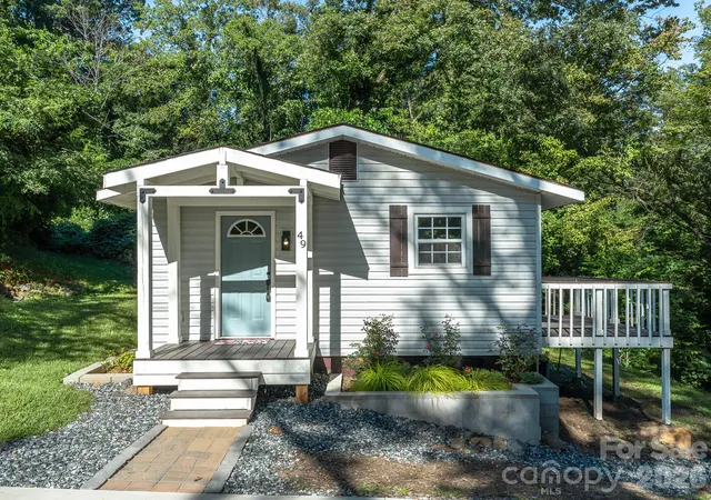 Photo 2 of Single family home for sale at 49 Livingston St, Tryon, NC 28782 | MLS# 4434613 | Listing updated on 2026-10-15