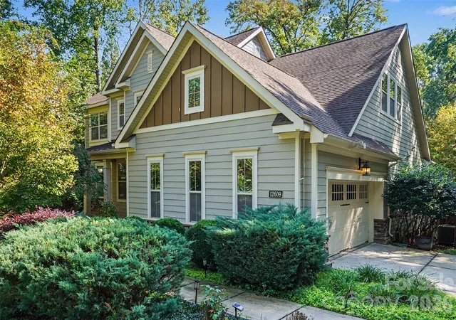 Photo 1 of Single family home for sale at 12609 Burr Oak Ln, Charlotte, NC 28278 | MLS# 4434633 | Listing updated on 2026-10-29