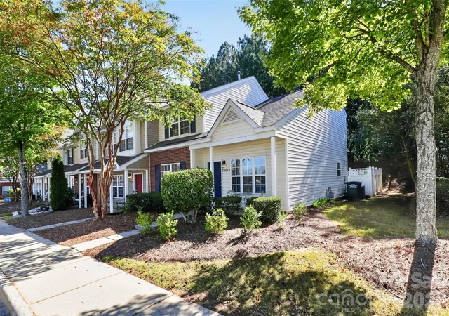 Photo 2 of Townhouse for sale at 16931 Greenlawn Hills Ct, Charlotte, NC 28213 | MLS# 4434641 | Listing updated on 2026-10-28