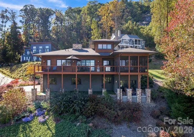 Photo 1 of Single family home for sale at 10 Rock Cliff Way, Hendersonville, NC 28791 | MLS# 4434652 | Listing updated on 2026-10-27