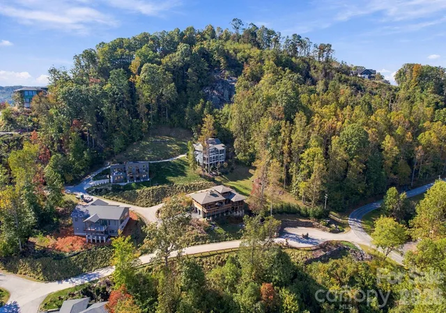 Photo 2 of Single family home for sale at 10 Rock Cliff Way, Hendersonville, NC 28791 | MLS# 4434652 | Listing updated on 2026-10-27