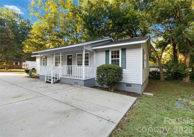 Photo 2 of Single family home for sale at 327 Morrow Ave, Monroe, NC 28112 | MLS# 4434653 | Listing updated on 2026-10-17