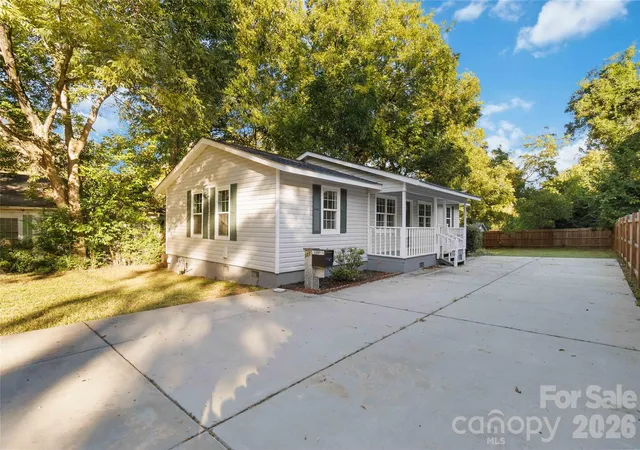 Photo 1 of Single family home for sale at 327 Morrow Ave, Monroe, NC 28112 | MLS# 4434653 | Listing updated on 2026-10-17