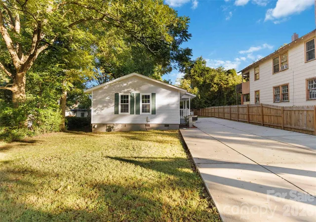 Photo 3 of Single family home for sale at 327 Morrow Ave, Monroe, NC 28112 | MLS# 4434653 | Listing updated on 2026-10-17