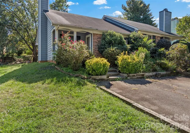Photo 3 of Townhouse for sale at 1858 Lantana Dr, Winston Salem, NC 27127 | MLS# 4434656 | Listing updated on 2026-10-27