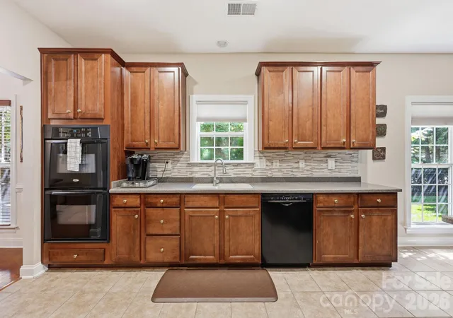 Photo 4 of Single family home for sale at 4405 Squirrel Trl Ln, Charlotte, NC 28269 | MLS# 4434681 | Listing updated on 2026-10-31