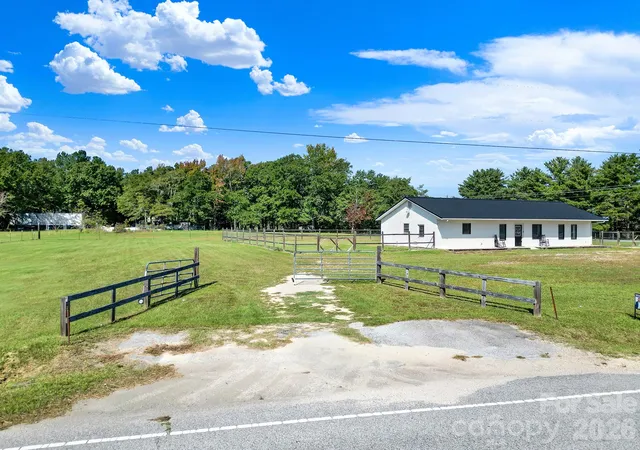Photo 2 of Single family home for sale at 7984 Taxahaw Rd, Kershaw, SC 29067 | MLS# 4434687 | Listing updated on 2026-10-20