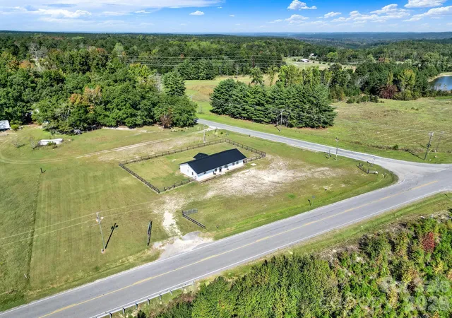 Photo 4 of Single family home for sale at 7984 Taxahaw Rd, Kershaw, SC 29067 | MLS# 4434687 | Listing updated on 2026-10-20