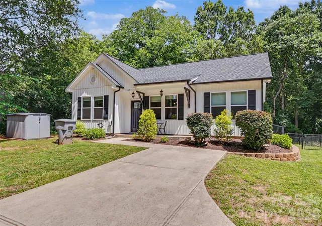 Photo 3 of Single family home for sale at 119 Brown St, Clover, SC 29710 | MLS# 4434690 | Listing updated on 2026-10-18
