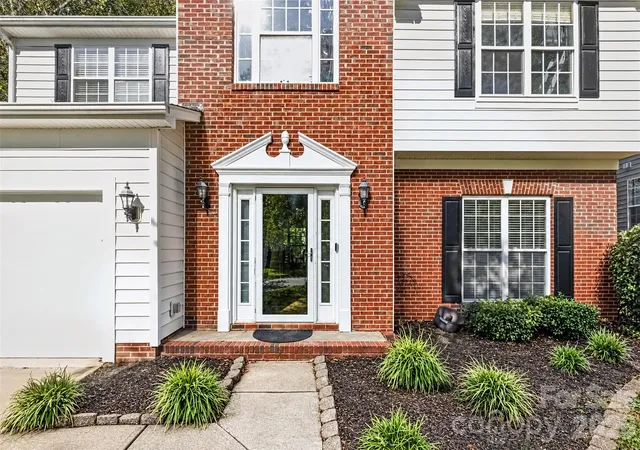 Photo 4 of Single family home for sale at 9423 Willow Tree Ln, Charlotte, NC 28277 | MLS# 4434698 | Listing updated on 2026-10-24