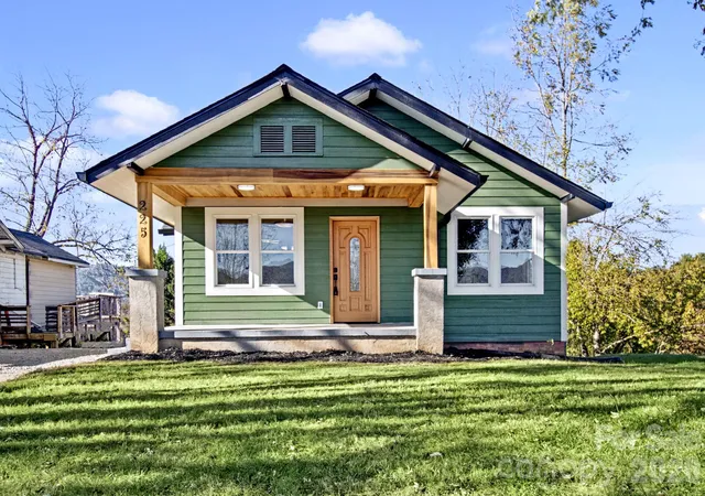 Photo 1 of Single family home for sale at 225 High St, Canton, NC 28716 | MLS# 4434701 | Listing updated on 2026-10-28